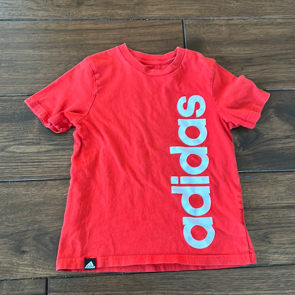 Adidas t-shirt size 5 kids.